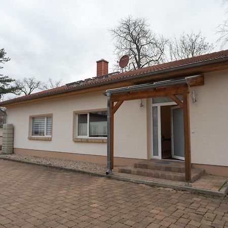 Stadthaus Mit 2 Schlafzimmern & Wohnzimmer Mit Kamin - Kostenloser Privat-Parkplatz Auf Dem Grundstueck Leipzig Ngoại thất bức ảnh