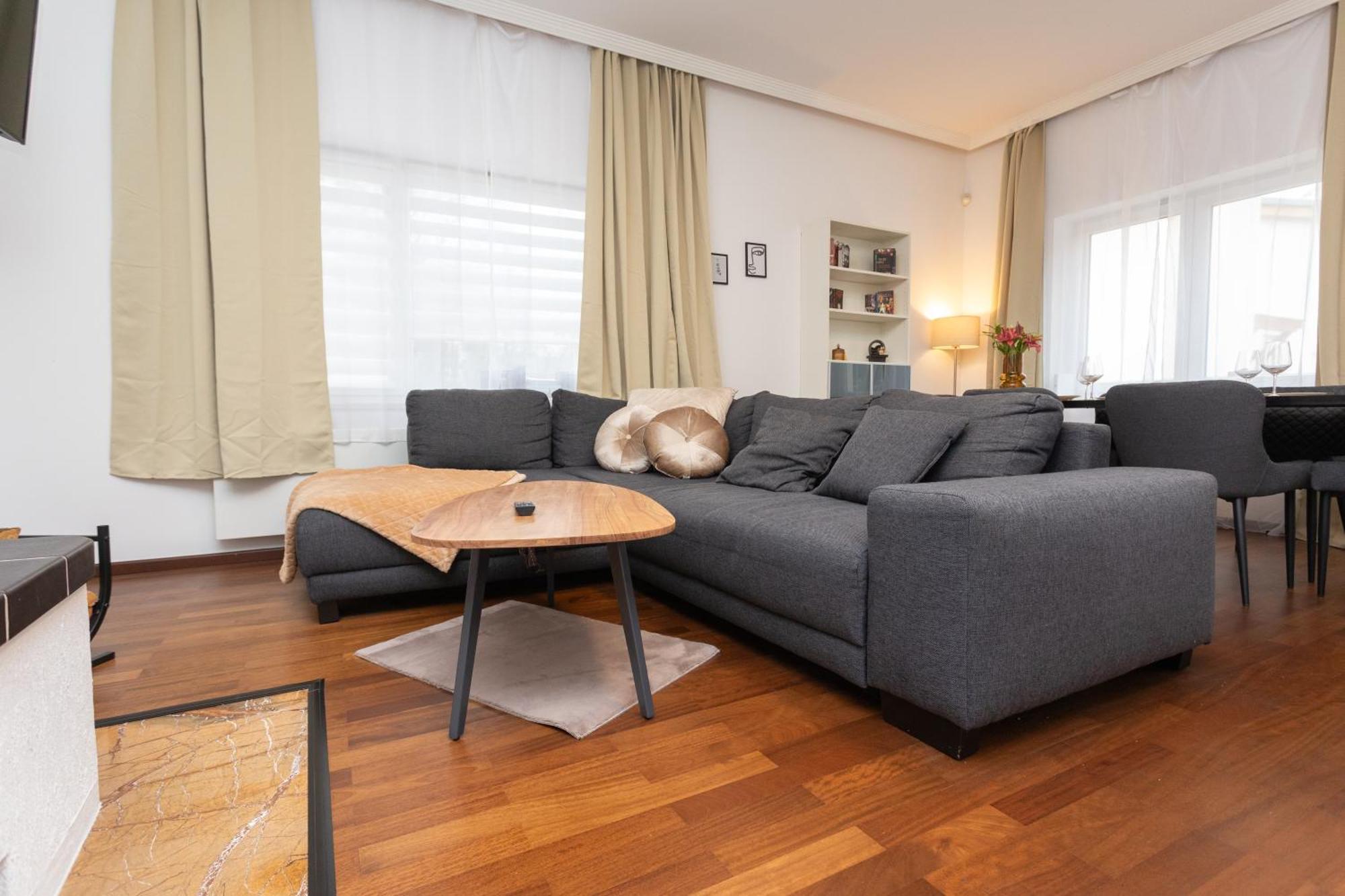 Stadthaus Mit 2 Schlafzimmern & Wohnzimmer Mit Kamin - Kostenloser Privat-Parkplatz Auf Dem Grundstueck Leipzig Ngoại thất bức ảnh