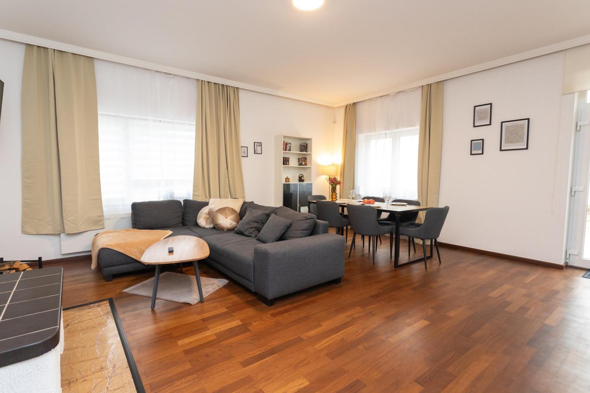 Stadthaus Mit 2 Schlafzimmern & Wohnzimmer Mit Kamin - Kostenloser Privat-Parkplatz Auf Dem Grundstueck Leipzig Ngoại thất bức ảnh